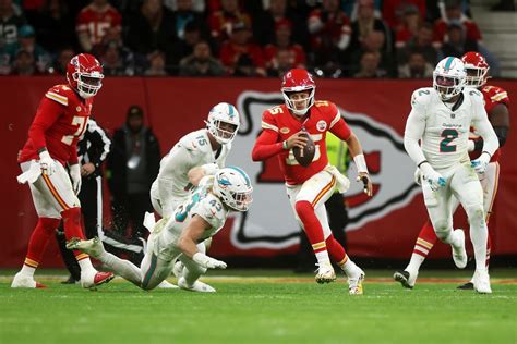 what is the score of the chiefs game right now|chiefs football game today score.